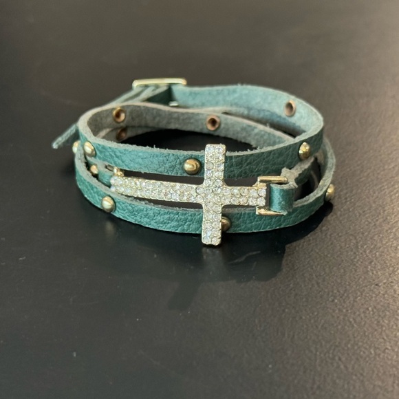 Francesca’s collection green leather gold studded bracelet with rhinestone cross - Picture 1 of 1